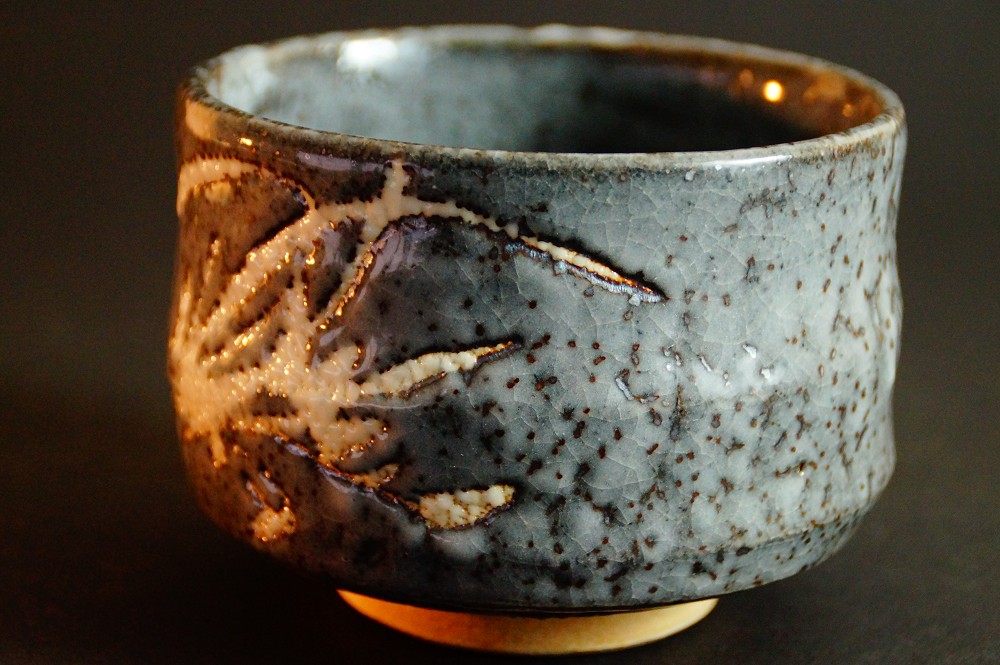 Chawan tea bowl made of Oribe ware by Ito Shinzan side view 3