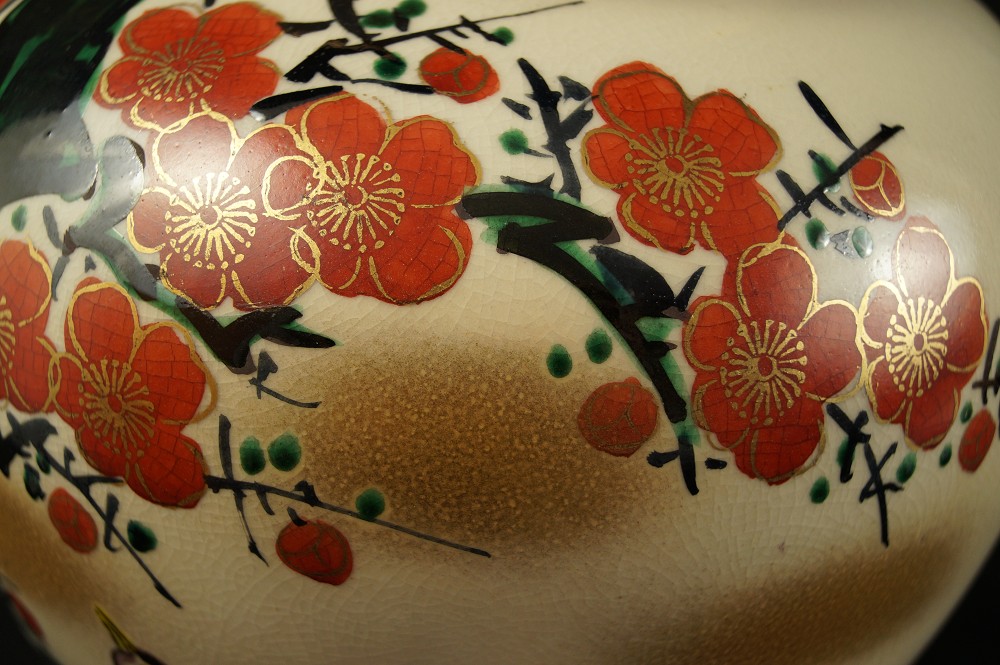 Duck plum blossom vase plum blossom motif close-up 2