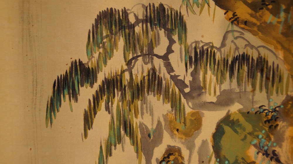 Close-up of the hanging willow tree on the rock cliff of the hanging scroll by Jodo