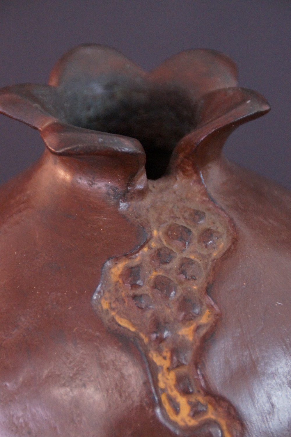 Vase Granatapfel von Yoshida Halsansicht Nahaufnahme