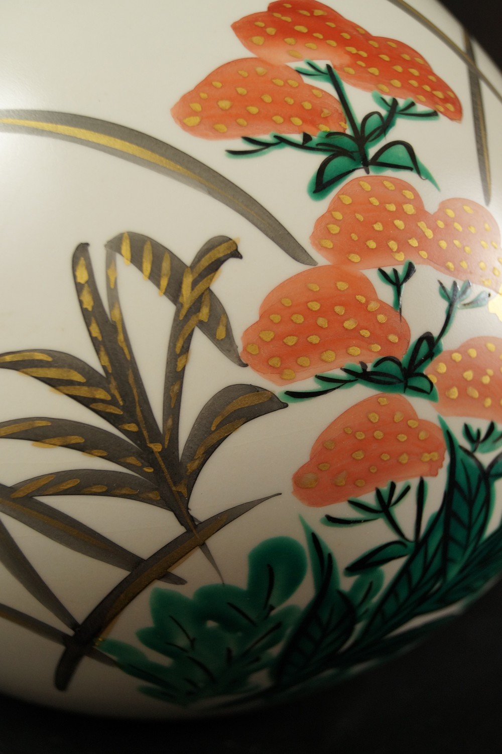 Blumen - japanische handgearbeitete Vase aus Kutani Porzellan