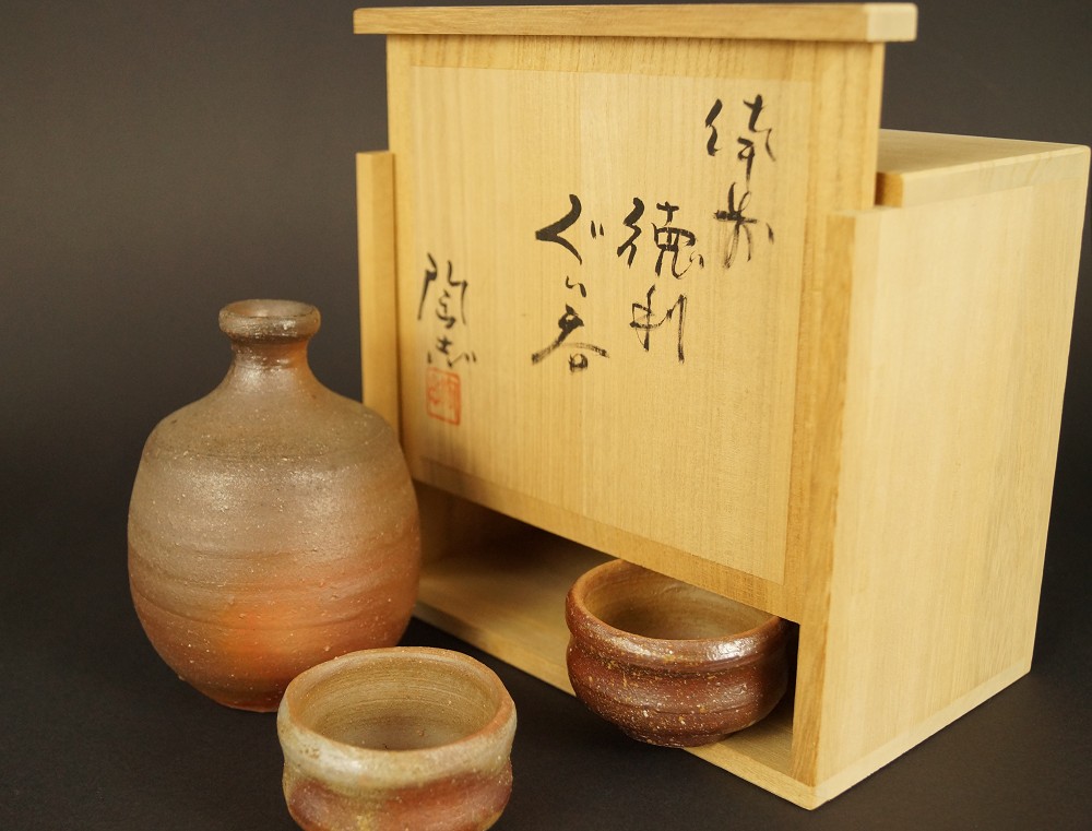 Bizen Ware Tokkuri Set with 2 Guinomi Set with Storage Box