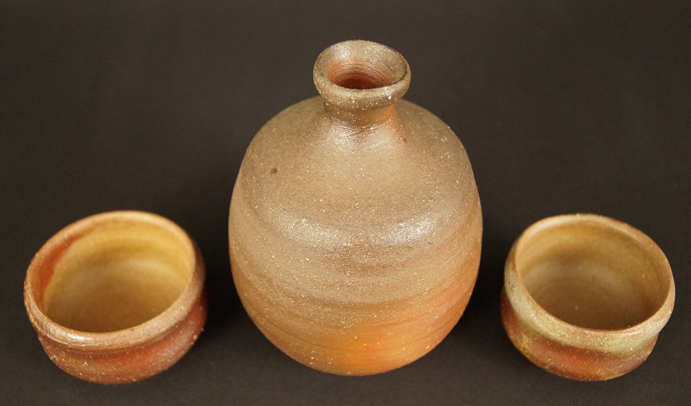 Bizen Ware Tokkuri Set with 2 Guinomi Set Side View 1