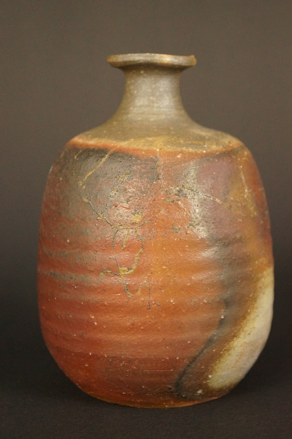 Handgetöpferte japanische Sake Flasche (Tokkuri) aus Bizen Keramik von Shuzo Ogawa