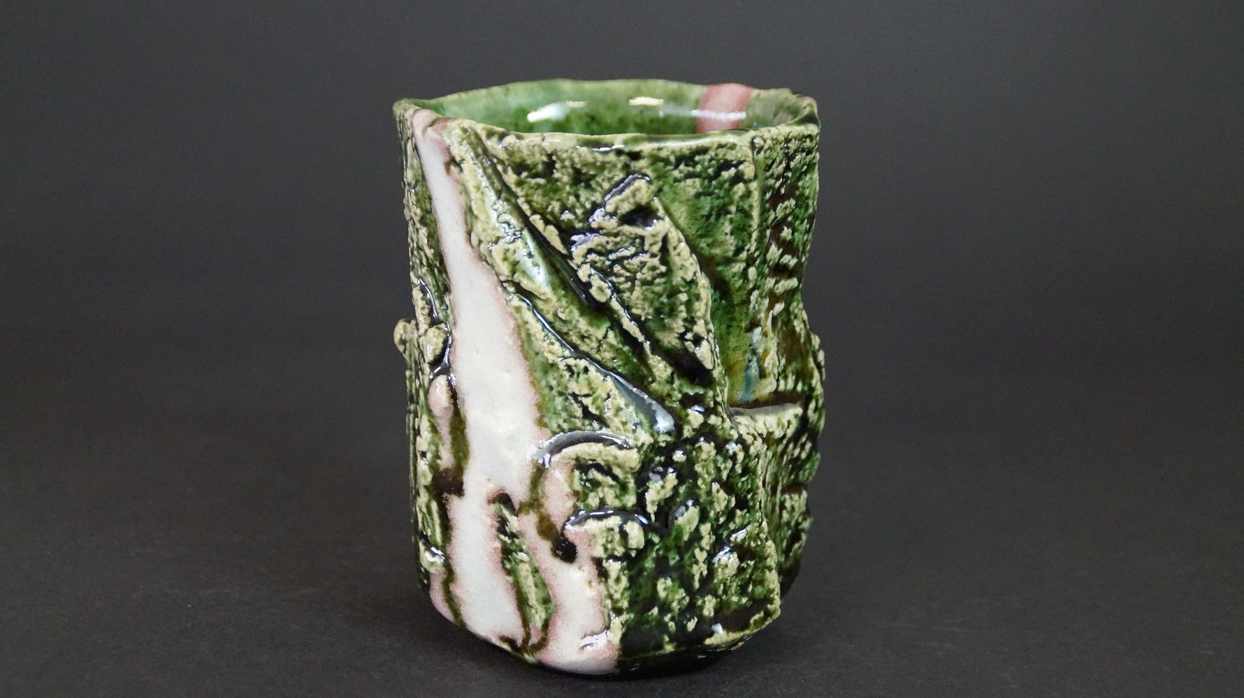 Additional view of the yunomi tea bowl made of Oribe ware with a high-contrast glaze area