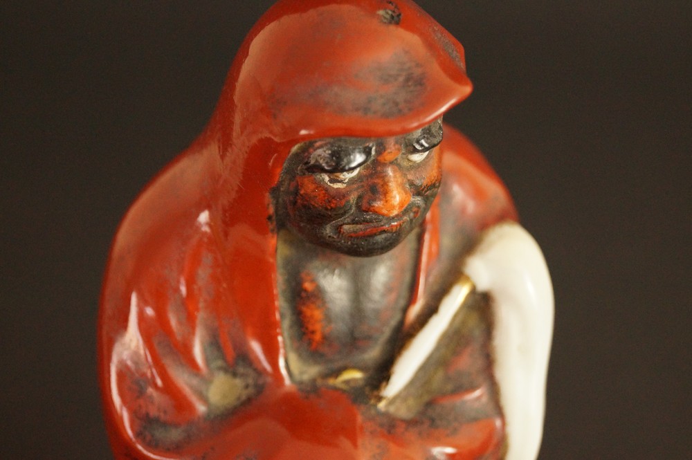 Bodhidharma Daruma Kutani figure face motif close-up 3