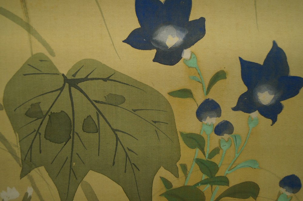 Sparrow and Flowers by Seido Flower Motif Close-Up 2