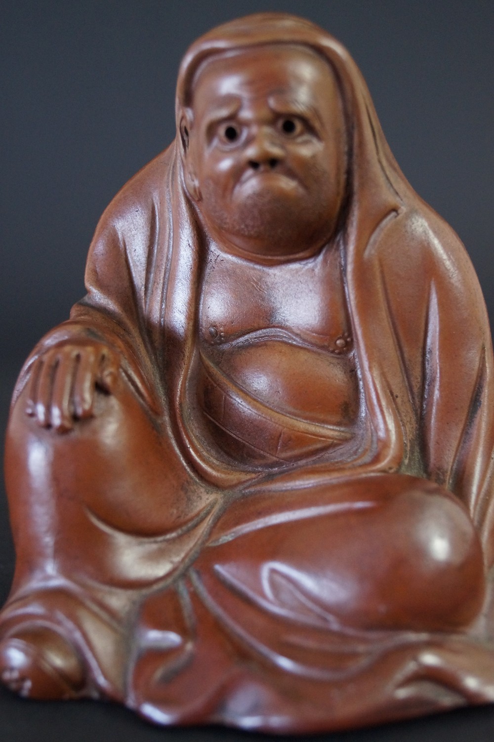 Bodhidharma Figur Frontalansicht