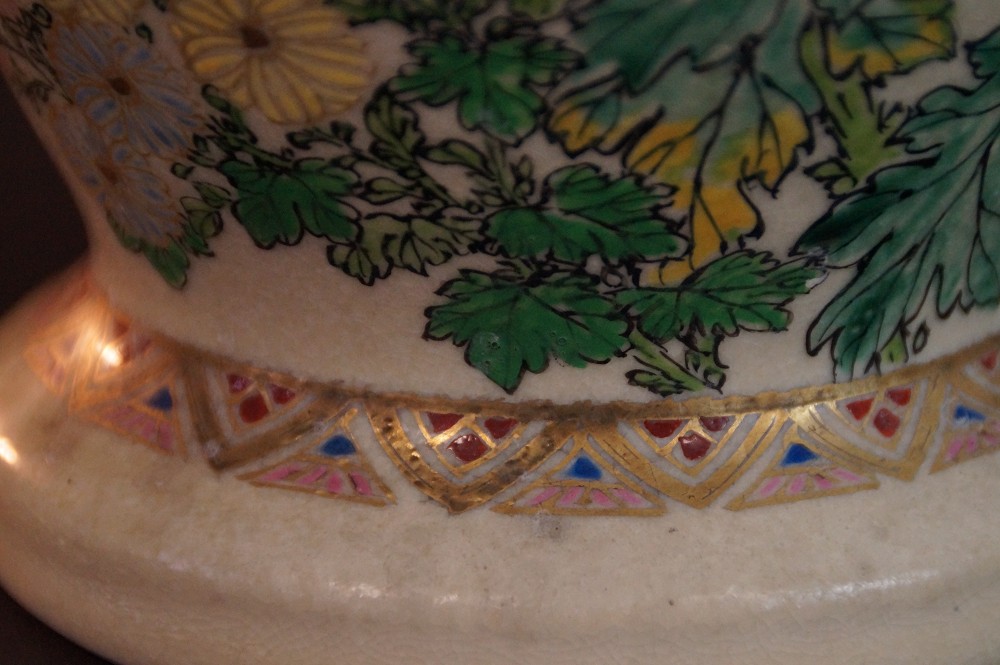 Satsuma Vase by Hirota Motif Close-Up 1