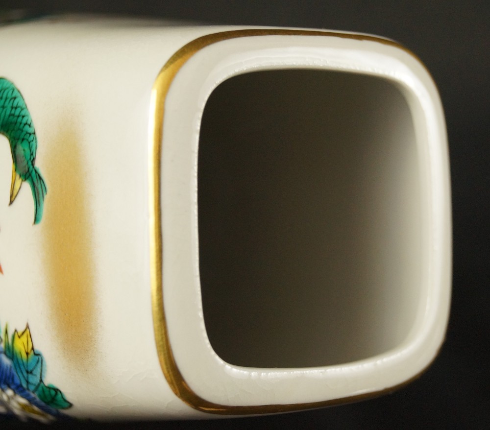Pfingstrosen - japanische handgearbeitete Vase aus Kutani Porzellan