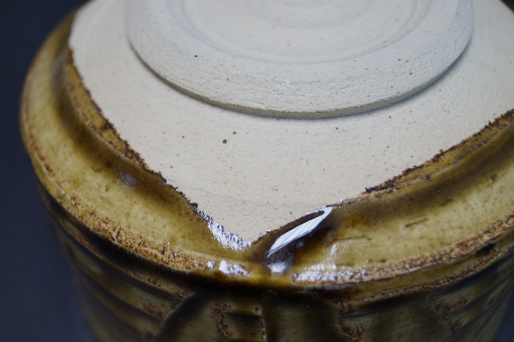 Tea bowl chawan Seto by Kazufumi Wada base close-up 2