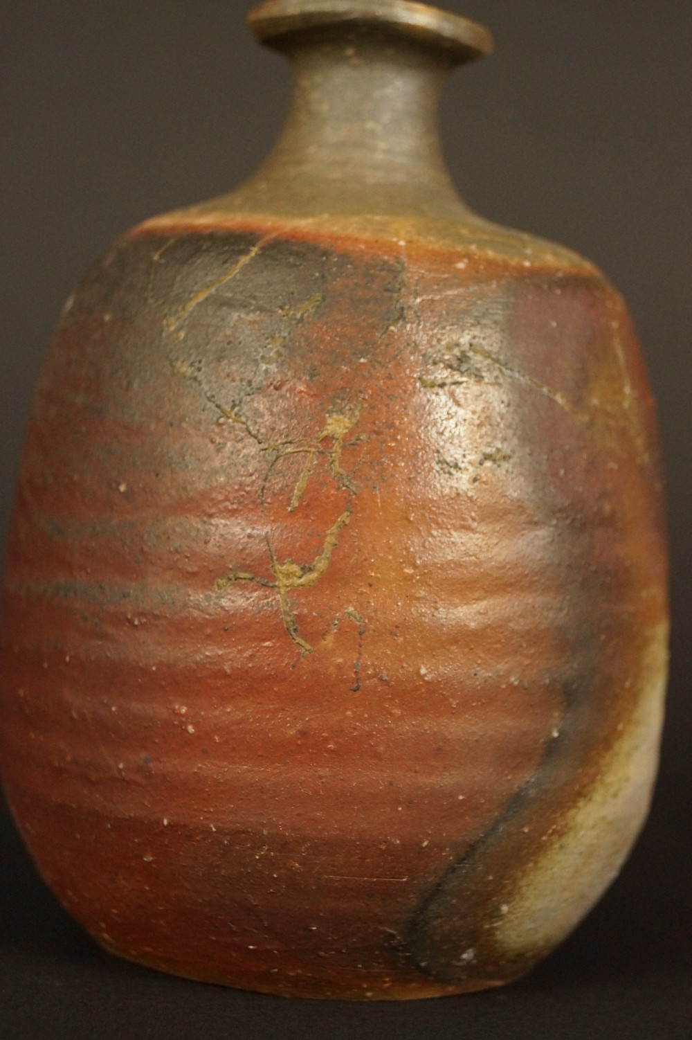 Bizen ware tokkuri by Shuzo Ogawa side view 1