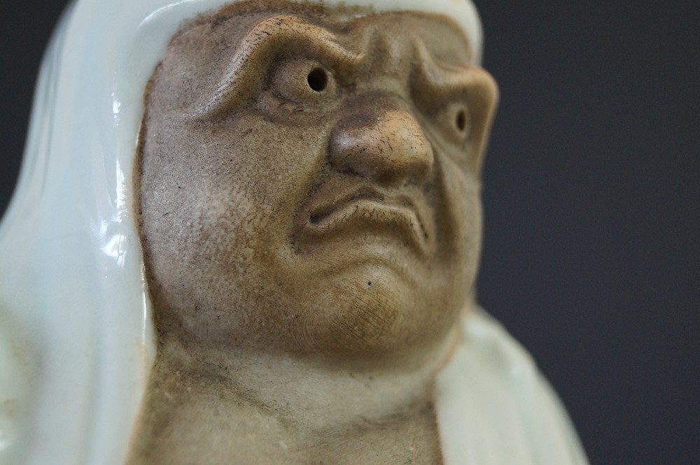 Japanese Bodhidharma Daruma Figure Made of Kutani Porcelain Close-Up of Motif 2