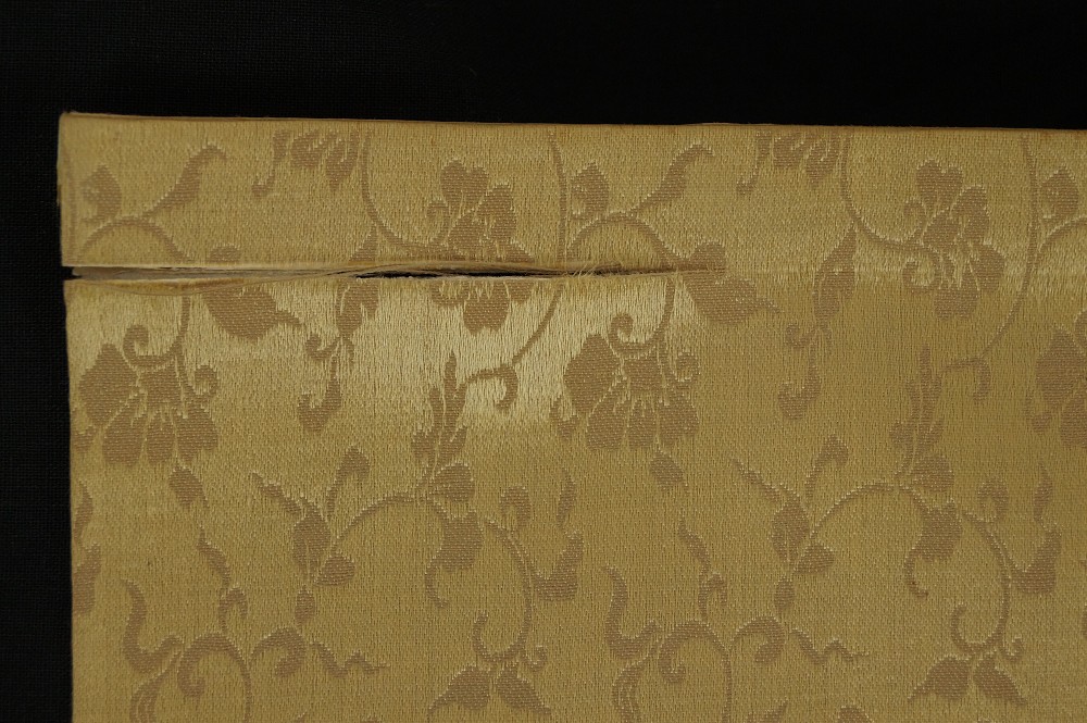 Parrot hanging scroll by Kaura Moriyama mounting detail