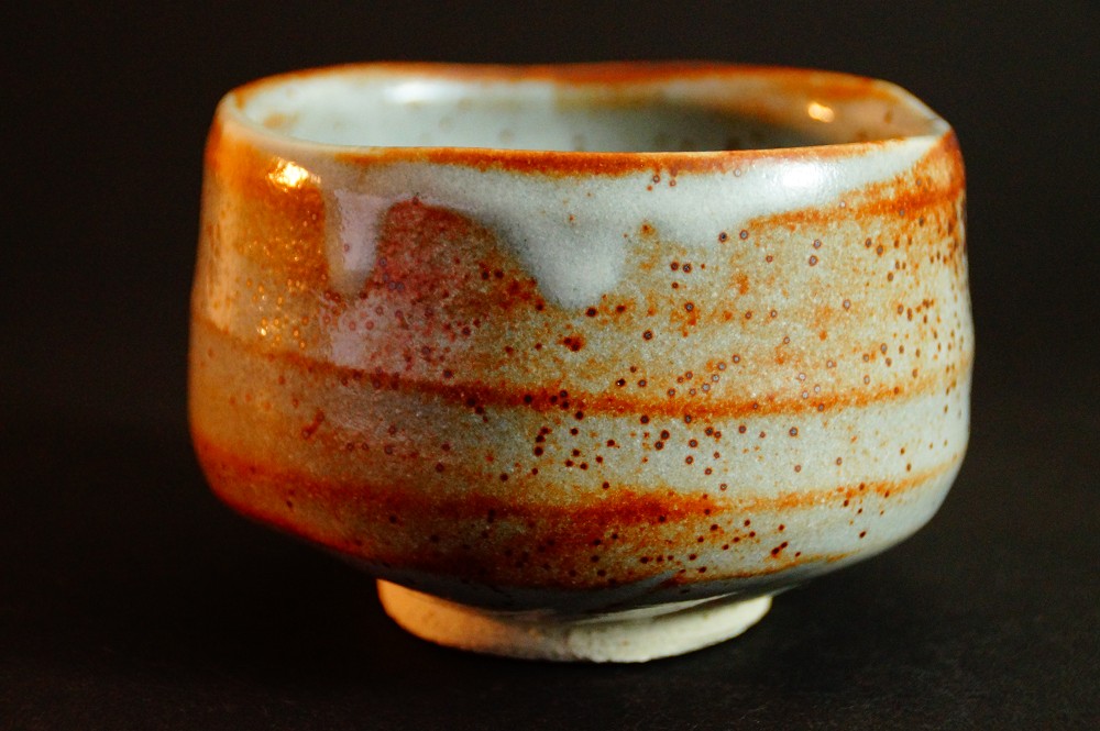 Chawan tea bowl made of Shino ware by Seizan front view