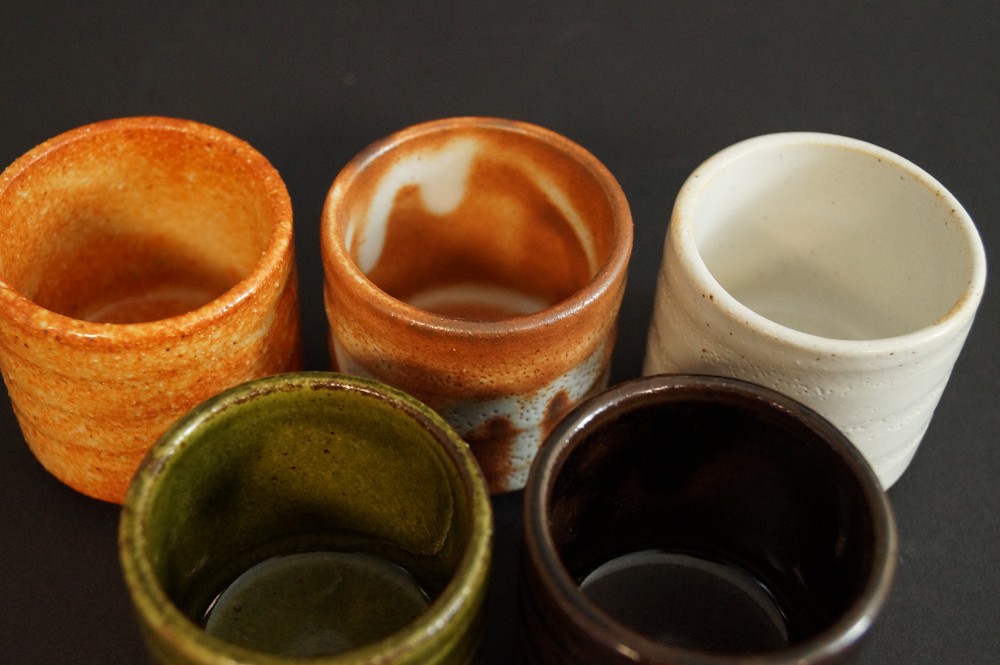 5er Set handgetöpferte japanische Sakeschalen (Guinomi) Seto Keramik