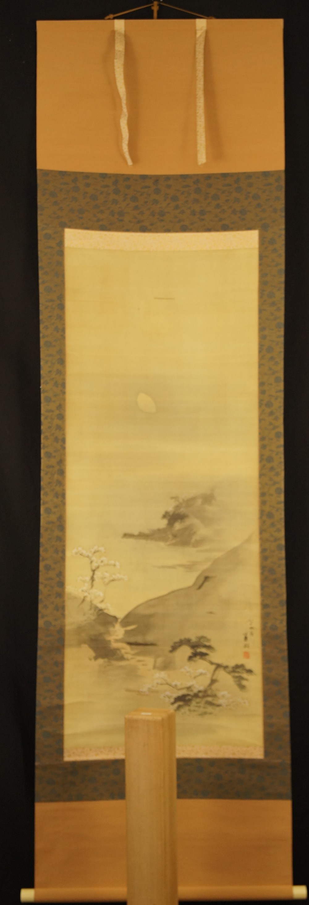 Japanisches Rollbild mit Landschaft im Mondlicht Gesamtansicht Rollbild