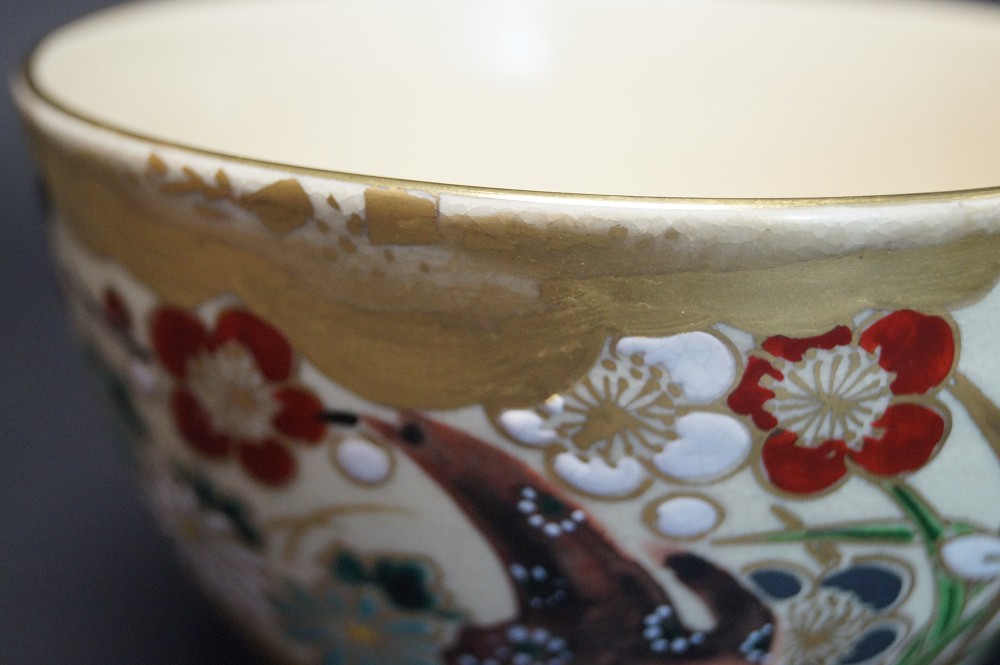 Tea bowl chawan by Kansai Tsuji gold rim close-up detail