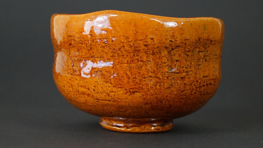 Further view of the chawan tea bowl made of Ohi ware with visible foot