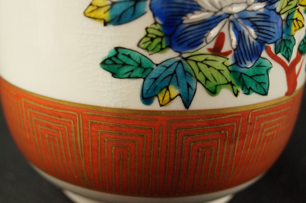 Peony Vase Meander Ornament Close-Up