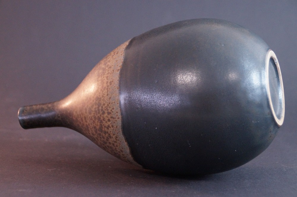 Kasama vase by Koji Arata side view 3