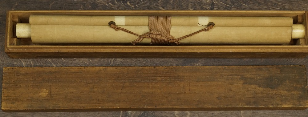 Drache Kakemono zusammengerollt in Aufbewahrungsbox