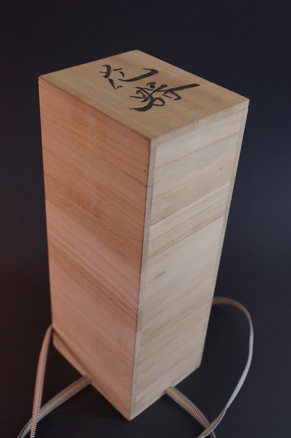 Kasama Vase by Kashiwa Touen Hobun Storage Box Close-Up