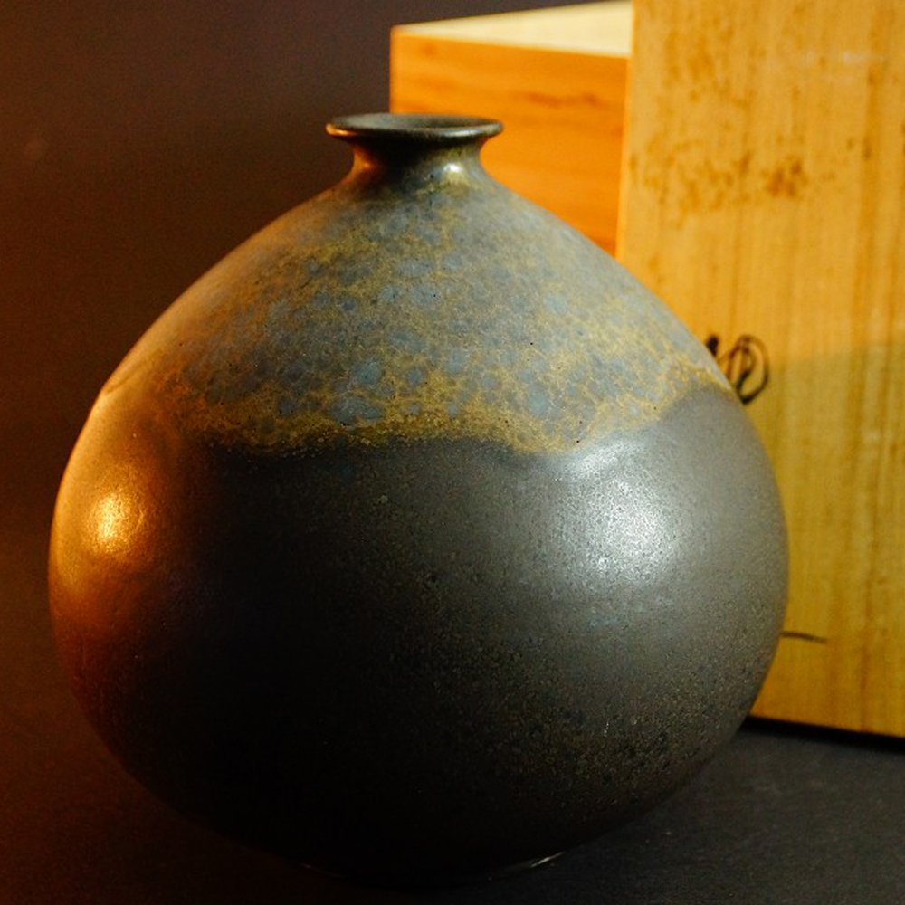 Vase aus Kasama-Keramik von Arata Koji Motiv Nahaufnahme Vorschau