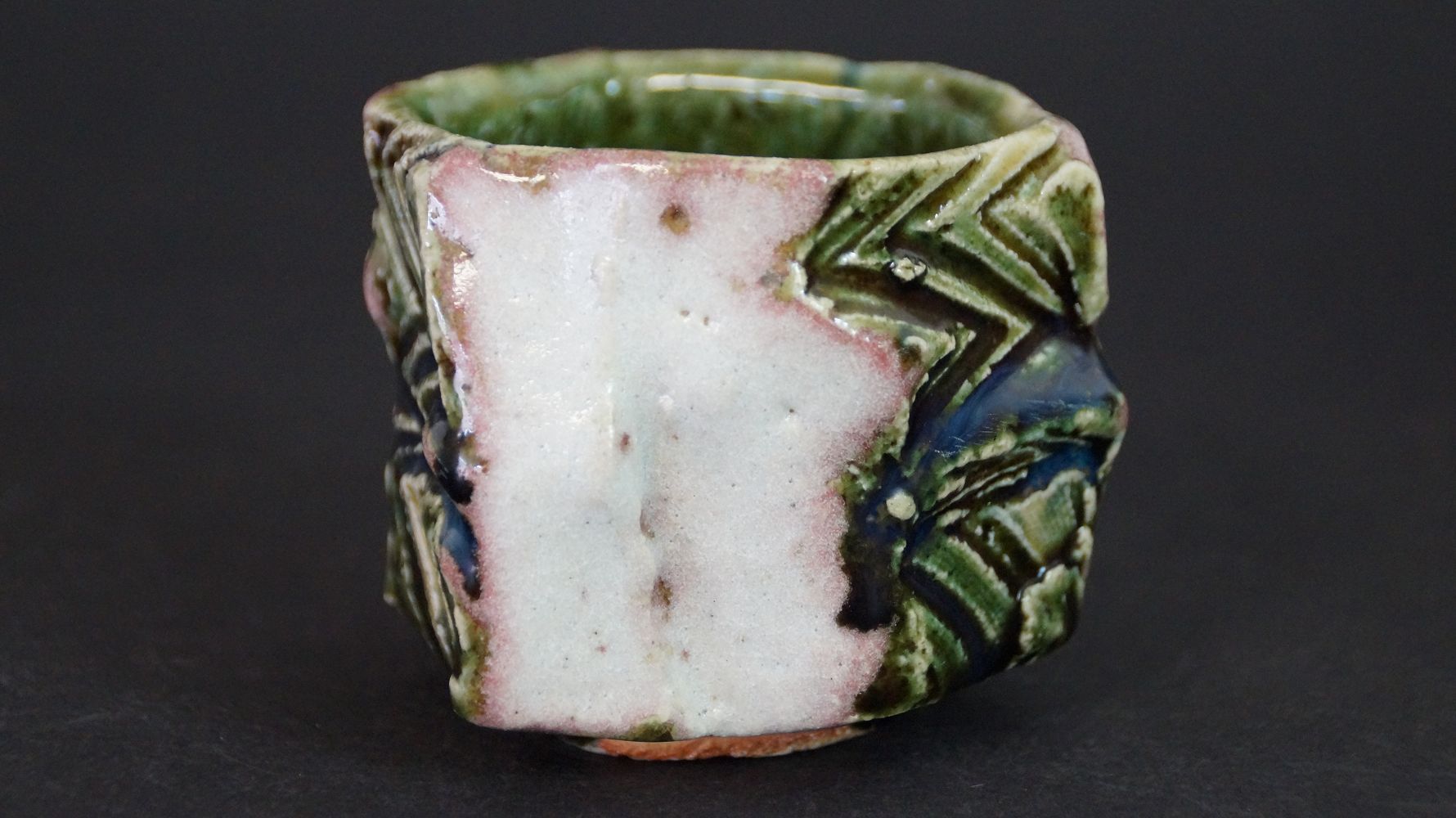 Additional view of the Guinomi sake cup made of Oribe ware with pink-white glaze area