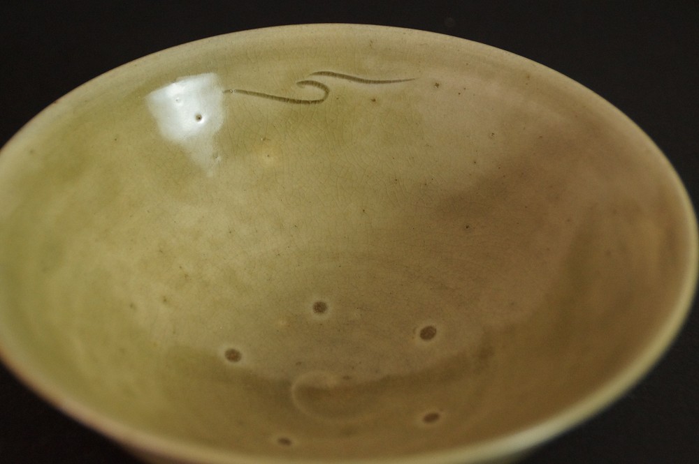 Further close-up of the crackled glaze with incised line inside the chawan