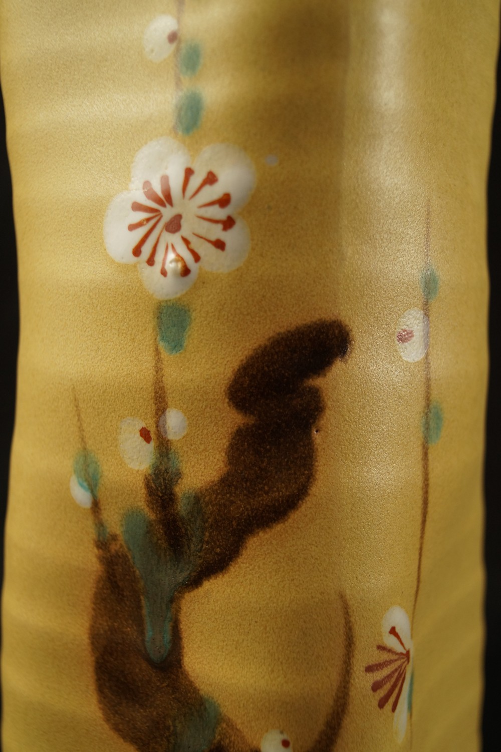 Sakura Vase Motif Close-Up 1