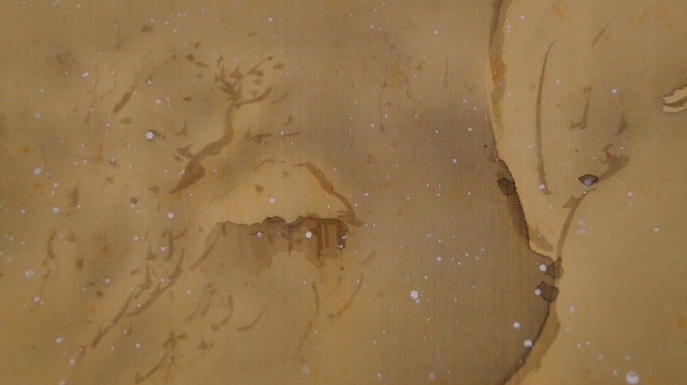 Nahaufnahme der mit Tuschewaschung gemalten Felsstruktur im Kakemono Zen-Moench im Schneefall von Muraoka Moega