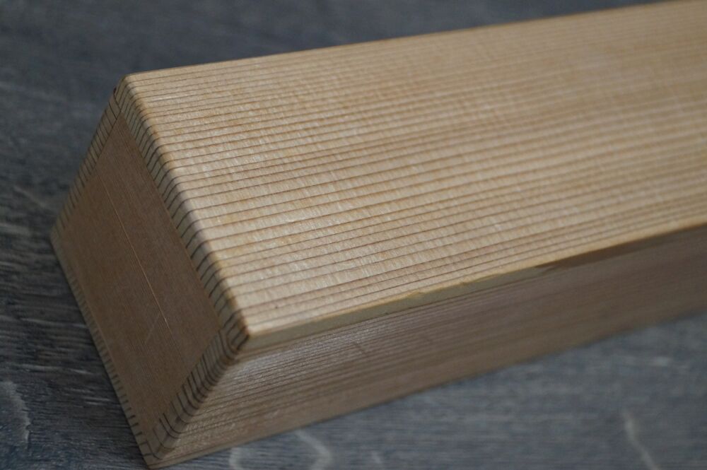 Closed storage box made of light wood of the kakemono calligraphy No Matter