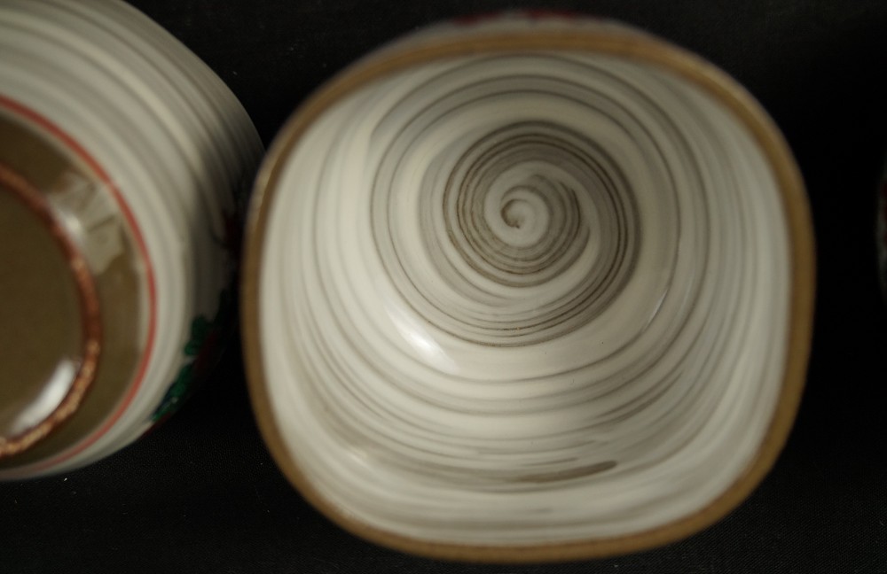 Kutani tea set interior close-up 2