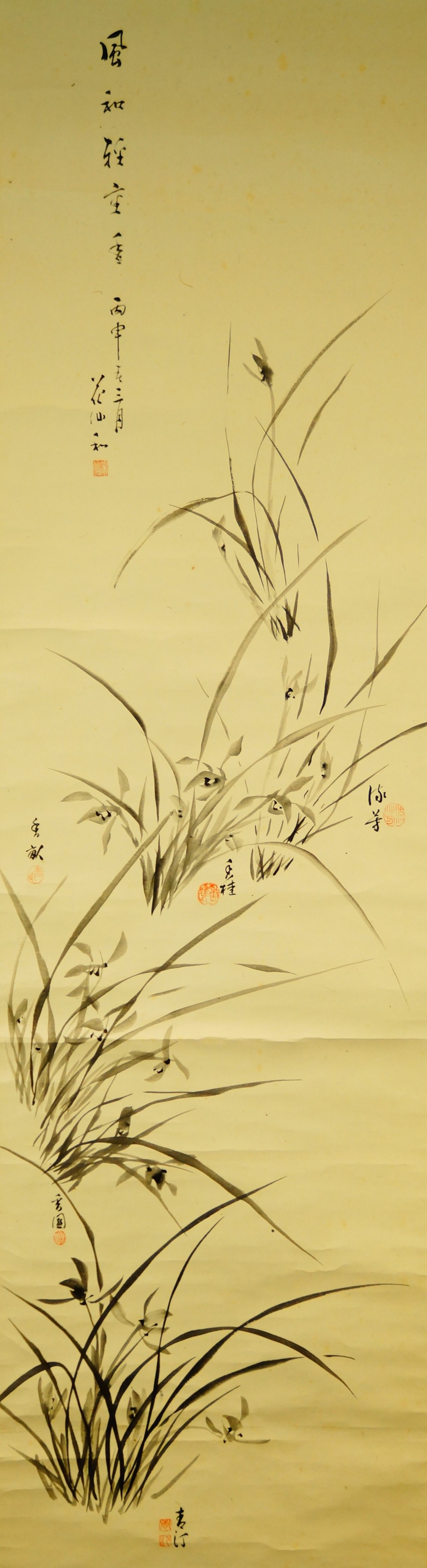 Full motif with calligraphy and grasses without the brocade border
