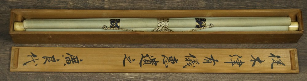 Fuji-San von Kishi Koma Kakemono zusammengerollt in Aufbewahrungsbox