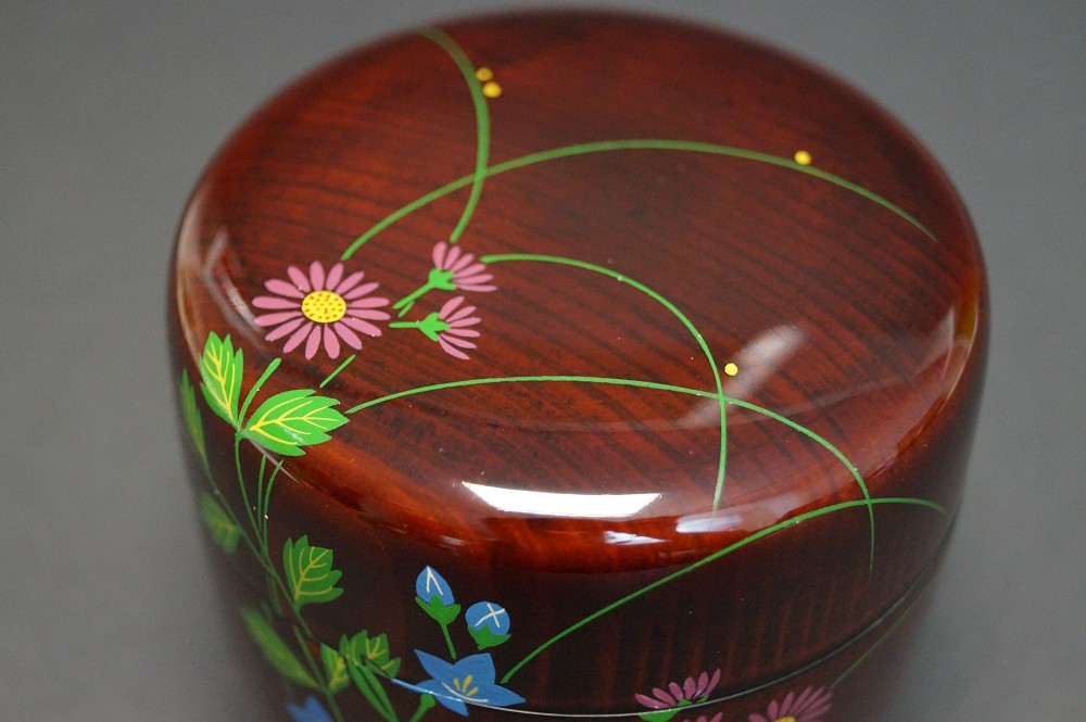 Shippo Makie Chu Natsume mit Blumenmotiv Ansicht von oben