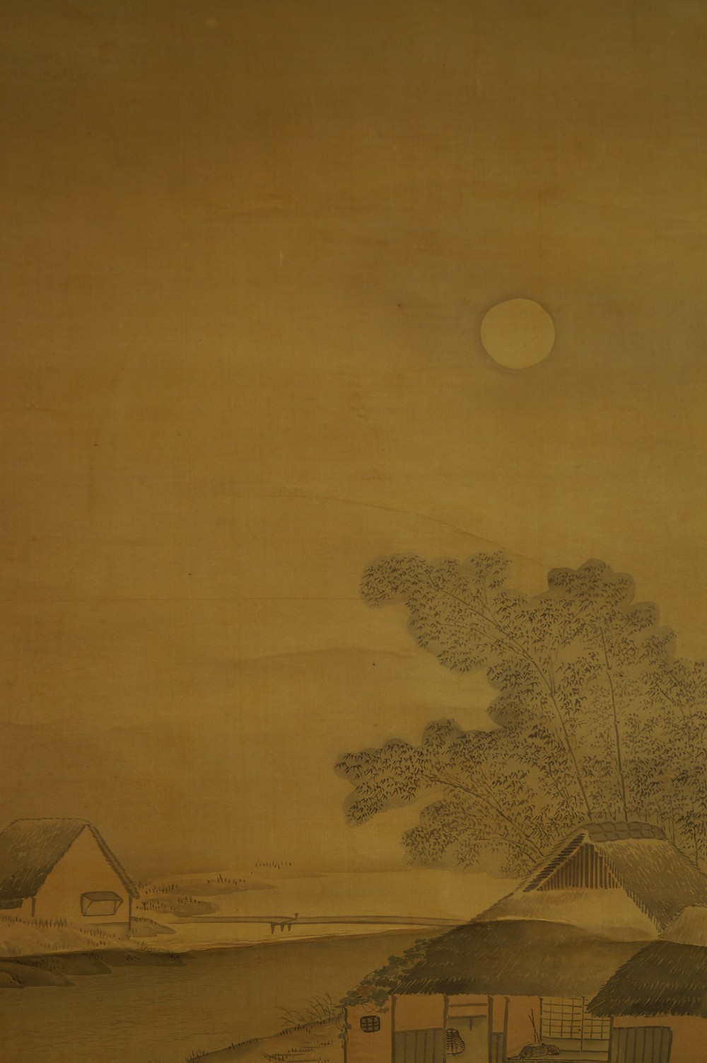 Voller Mond ueber der Flusslandschaft Motiv Nahaufnahme