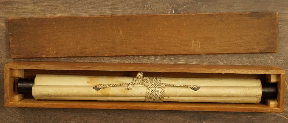 Bodhidharma Kakemono Storage Box Close-Up