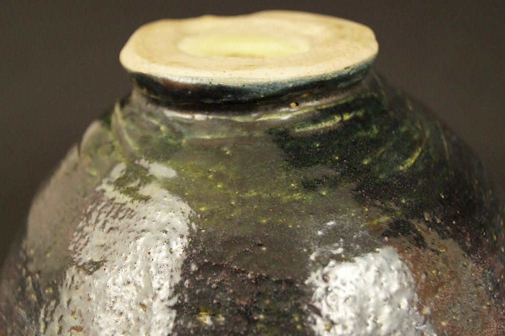 Foot of the tea bowl from below base close-up