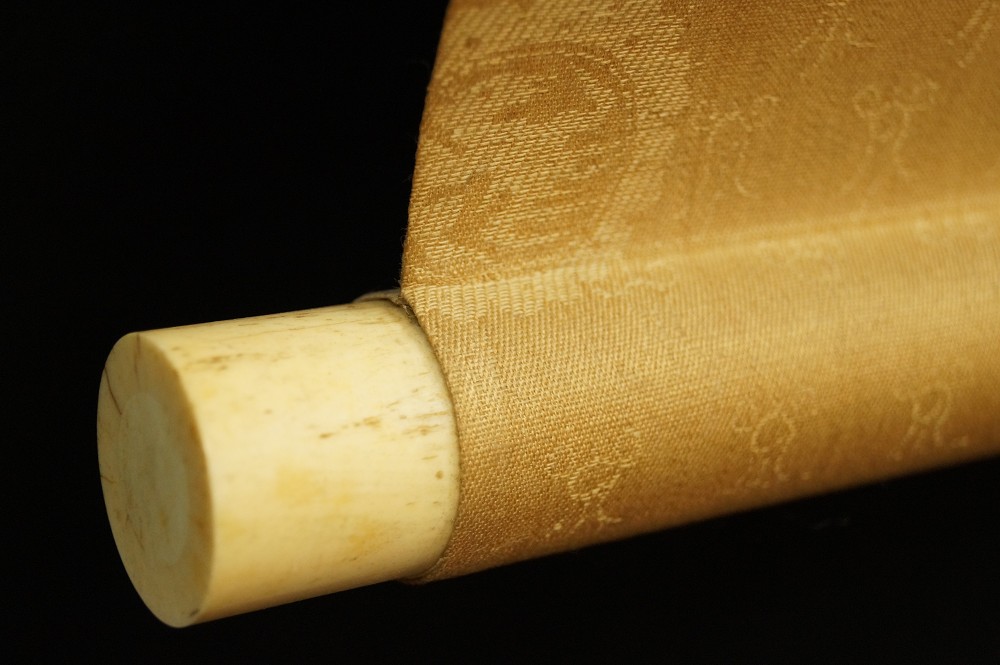 Sparrow scroll detail