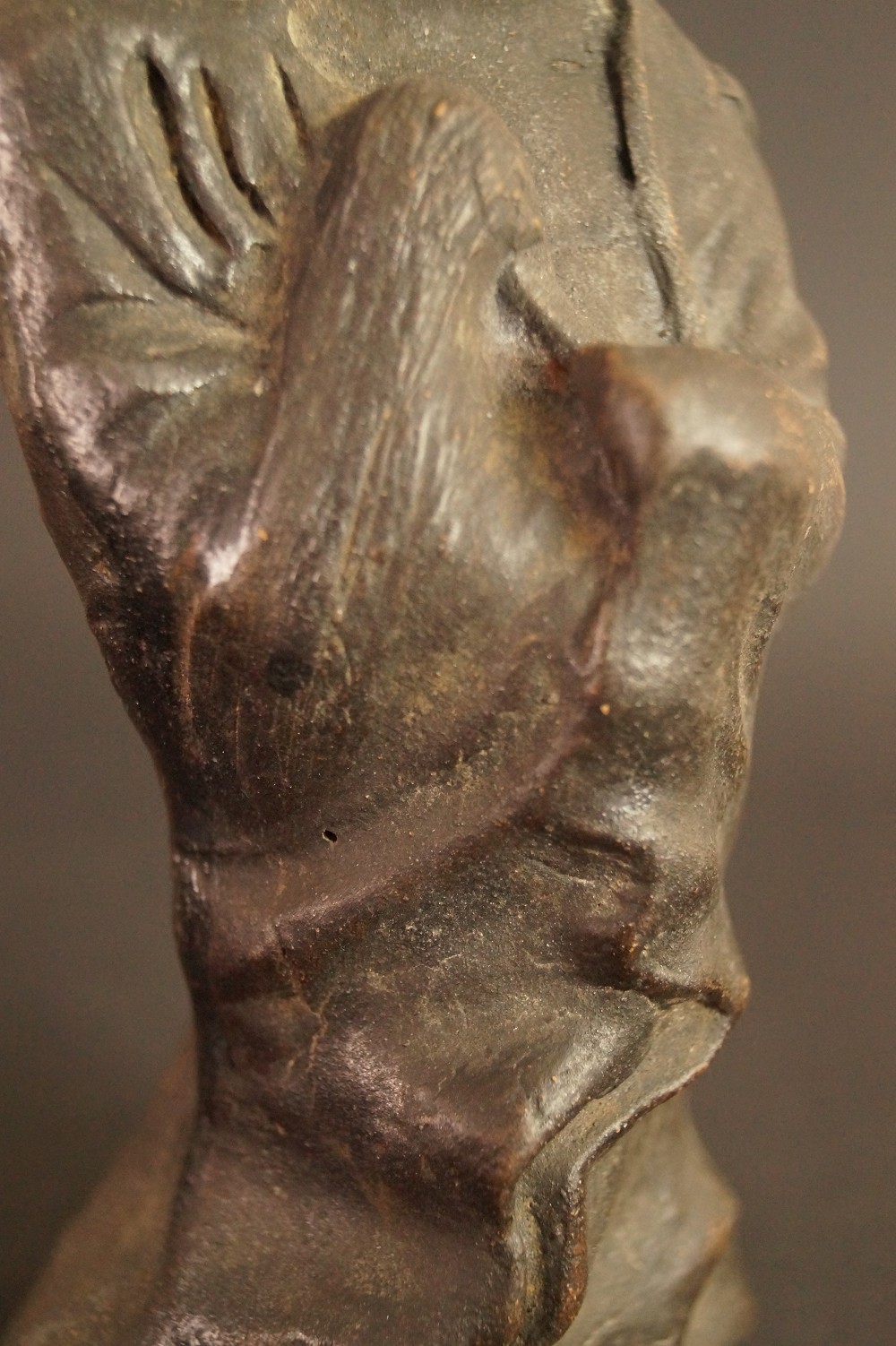 Bodhidharma Daruma Figur Gewand-Motiv Nahaufnahme