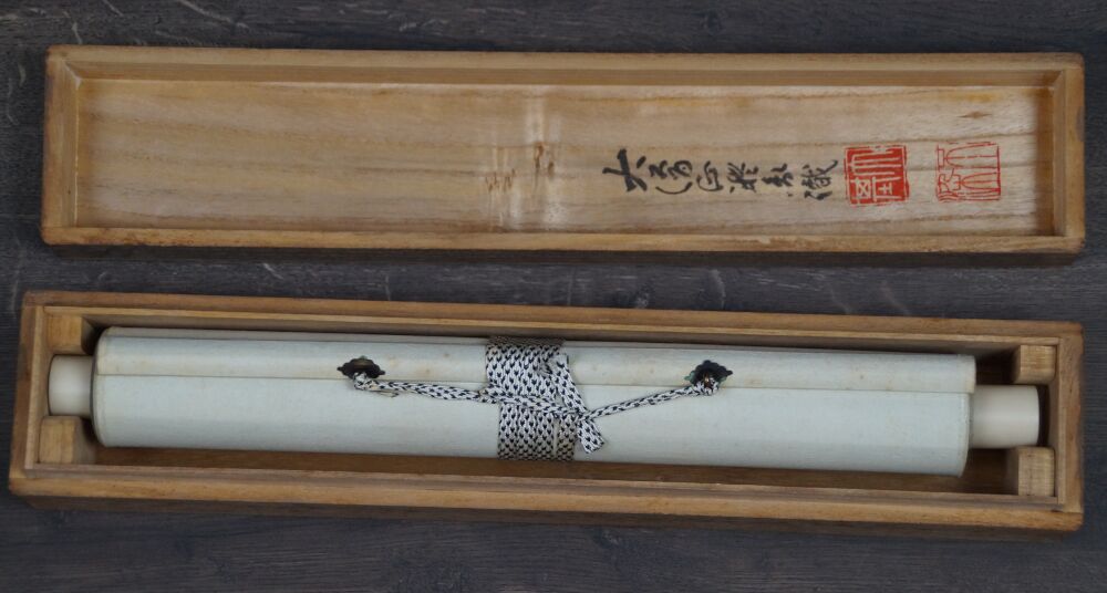 Open storage box with inscription and rolled-up Kakemono Calligraphy Shoaku Makusa