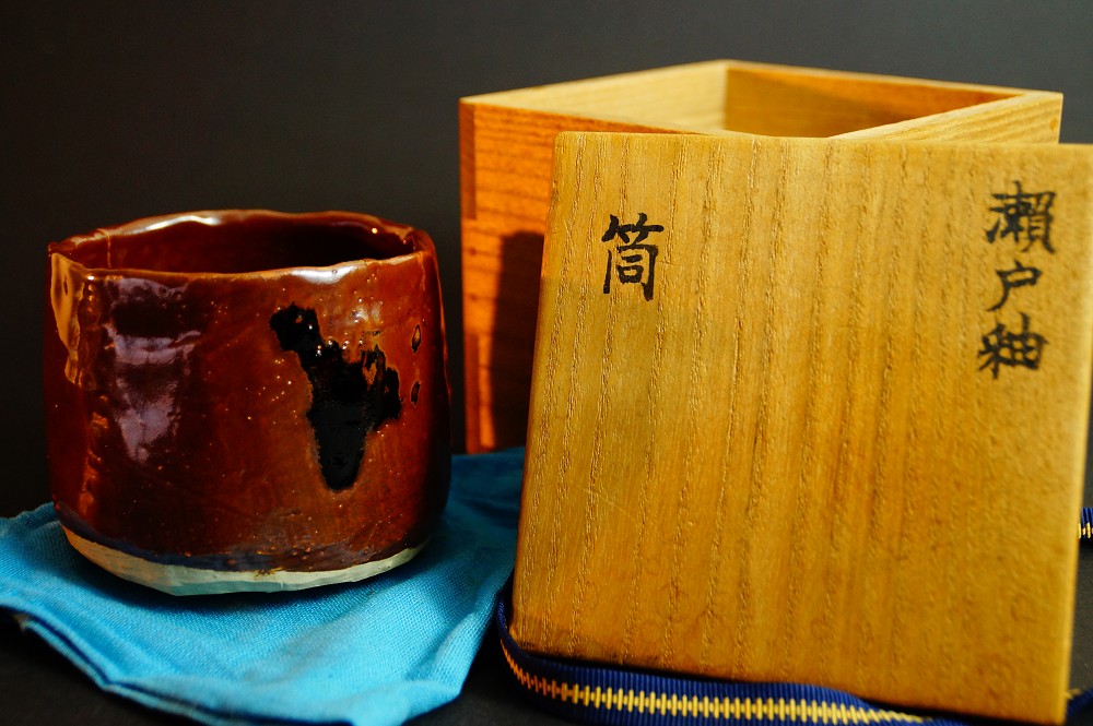 Chawan Tea Bowl Made of Seto Ware by Cho Sojo Front View with Storage Box