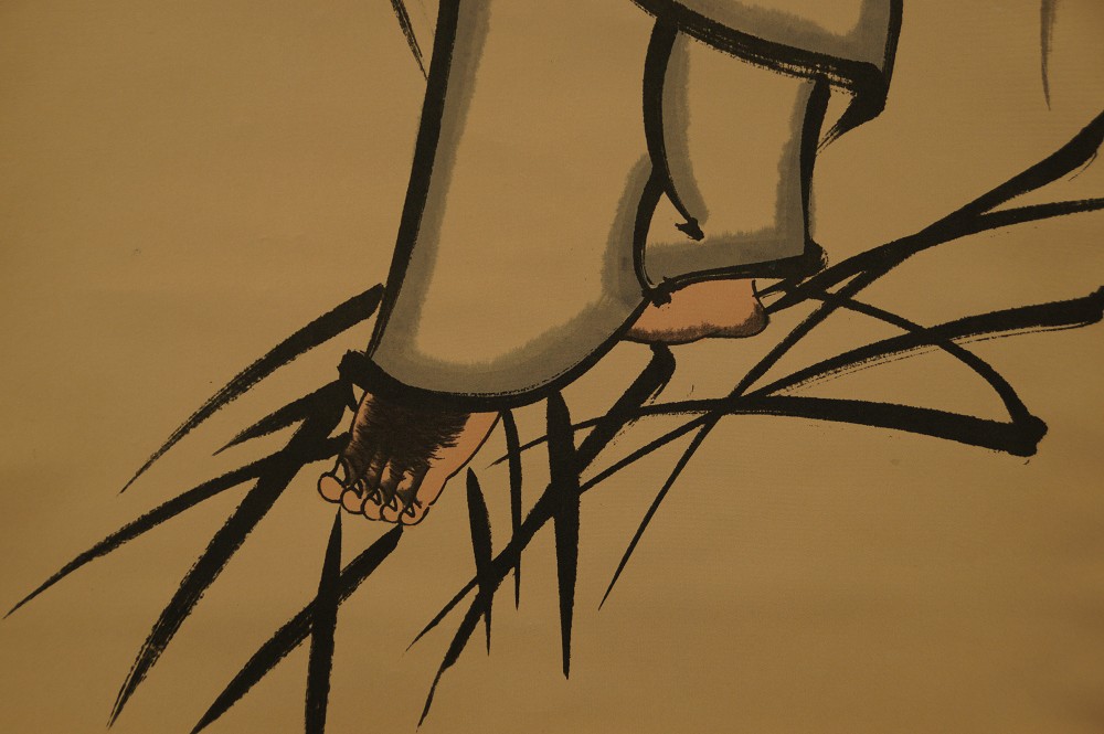 Close-up of the bare feet on the reed stalks