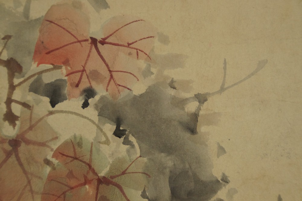 Eule im Herbst von Yurin Ishikawa Herbstlaub-Motiv Nahaufnahme 2