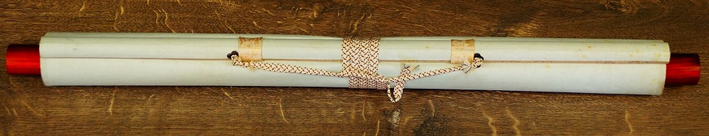 Mondschein ueber Bluetenzweigen von Baitomo Kakemono zusammengerollt