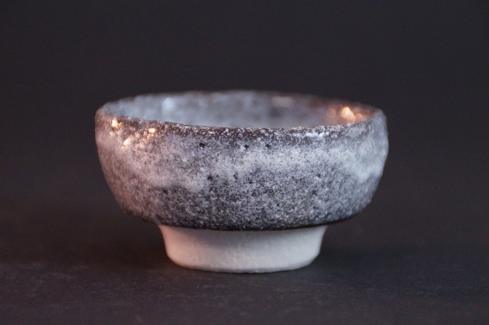 Side view of the guinomi in muted gray and anthracite tones