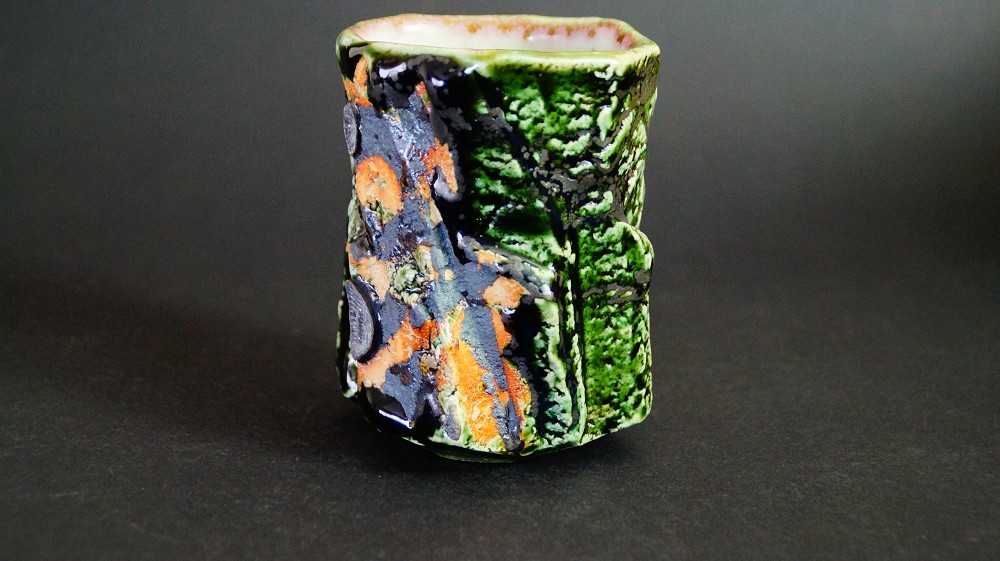 Yunomi Tea Bowl Made of Oribe Ware by Kawachi Hidetoshi Side View 1