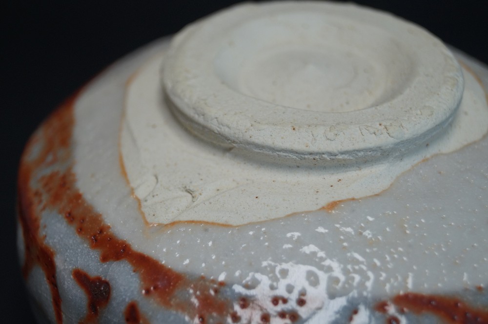Chawan Shino ware Kizan Mizuno foot close-up